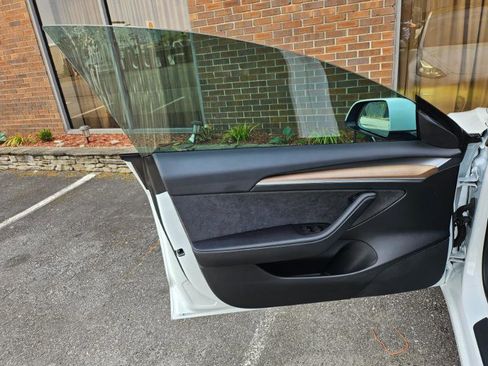 Used 2022 Tesla Model 3 Long Range AWD/4WD image 33