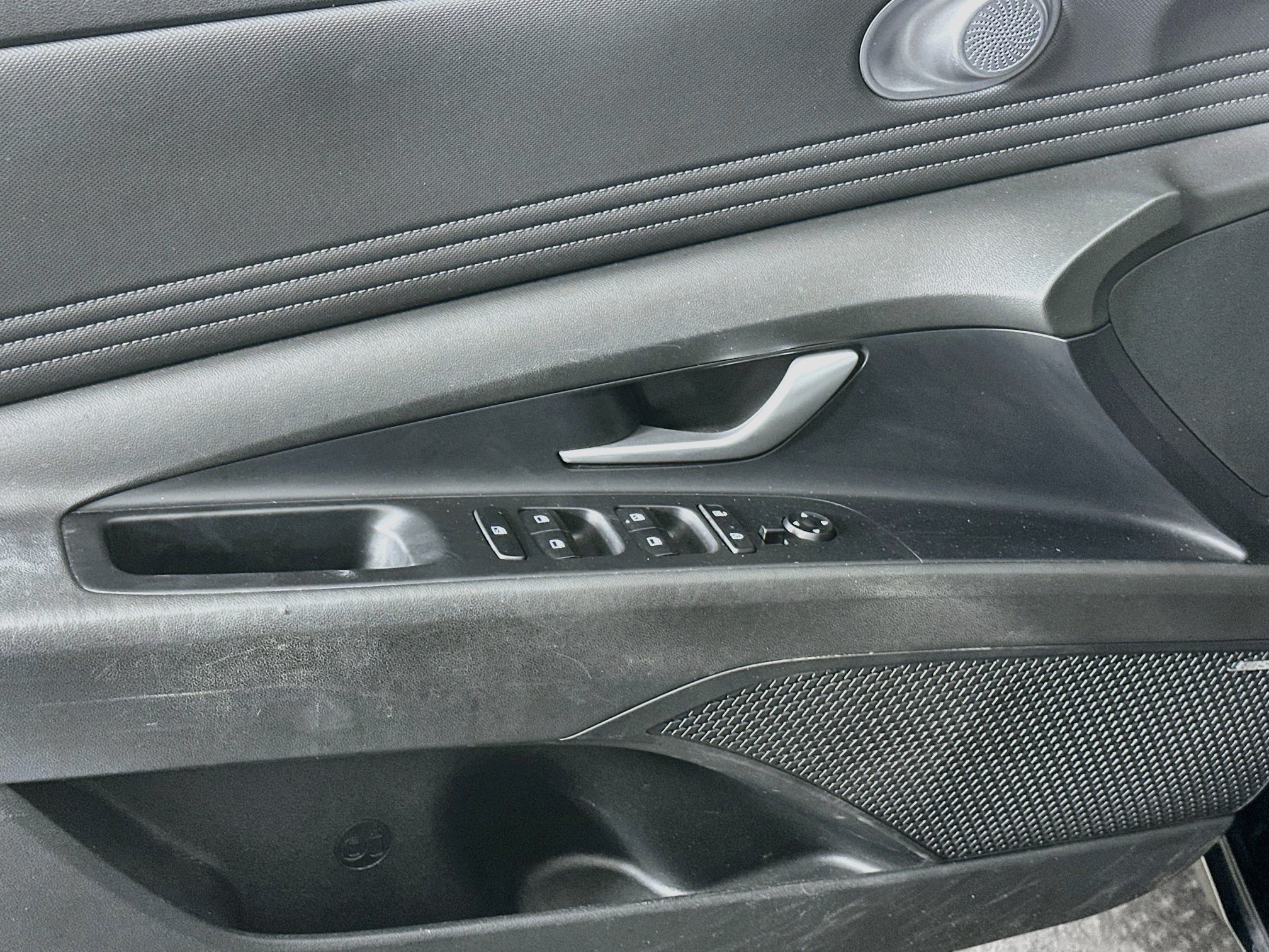 Used 2023 Hyundai Elantra Limited FWD image 15