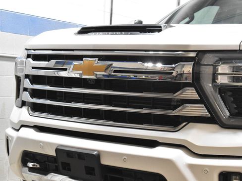 Used 2024 Chevrolet Silverado 3500 High Country w/ High Country Premium Package AWD/4WD image 28