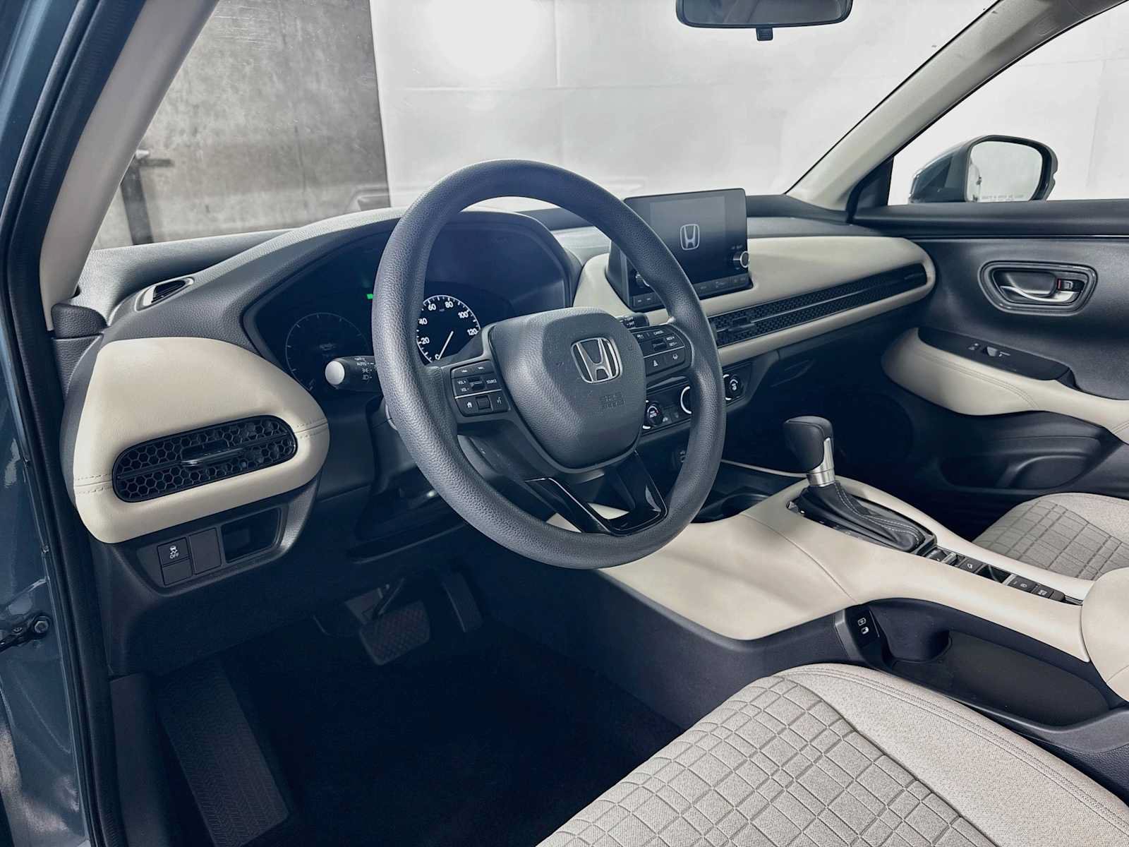 Used 2025 Honda HR-V LX image 9