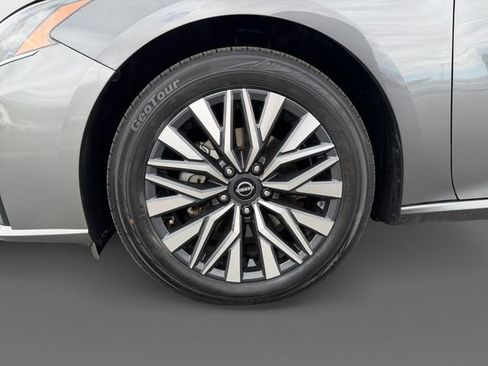 Used 2024 Nissan Altima 2.5 SV image 12