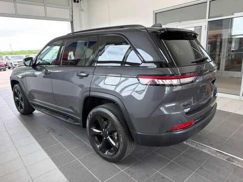 Used 2024 Jeep Grand Cherokee Limited w/ Luxury Tech Group II AWD/4WD image 4
