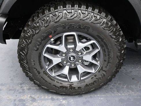 New 2025 Ford Bronco Badlands image 11
