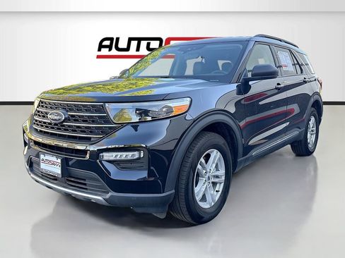 Used 2023 Ford Explorer XLT w/ Equipment Group 202A AWD/4WD image 3