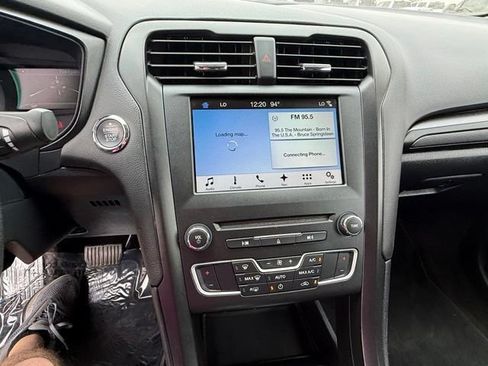 Used 2018 Ford Fusion SE w/ Equipment Group 201A FWD image 12