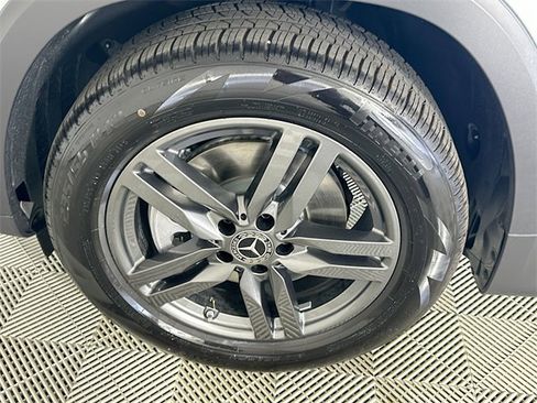 Certified 2025 Mercedes-Benz GLB 250 image 30