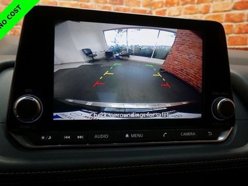 Used 2022 Nissan Rogue SV image 16