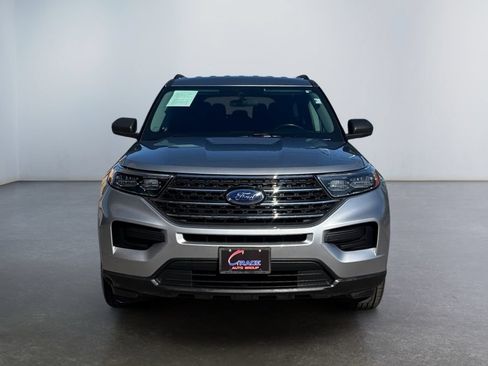 Used 2022 Ford Explorer XLT AWD/4WD image 2