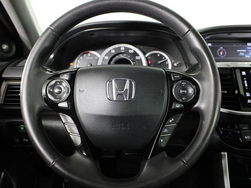 Used 2016 Honda Accord Touring image 8
