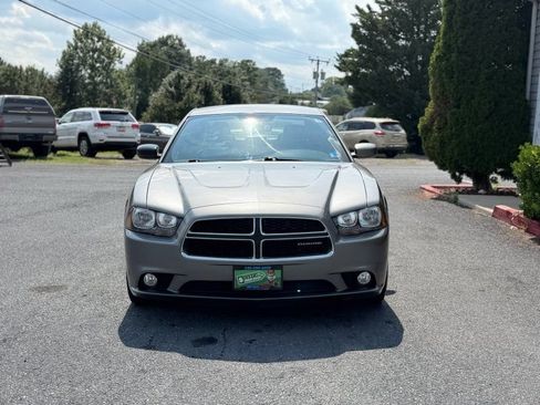 Used 2012 Dodge Charger SXT RWD image 3