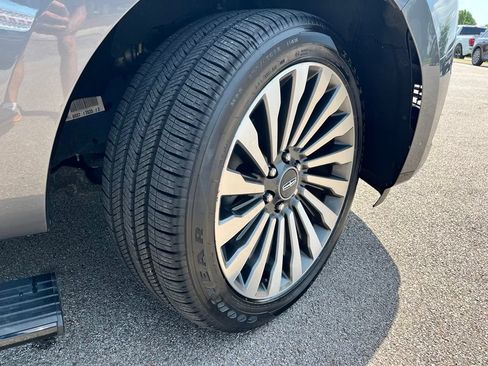 Used 2021 Lincoln Navigator Reserve w/ Luxury Package AWD/4WD image 6