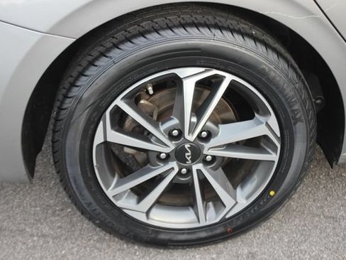 Used 2024 Kia Forte LXS FWD image 33
