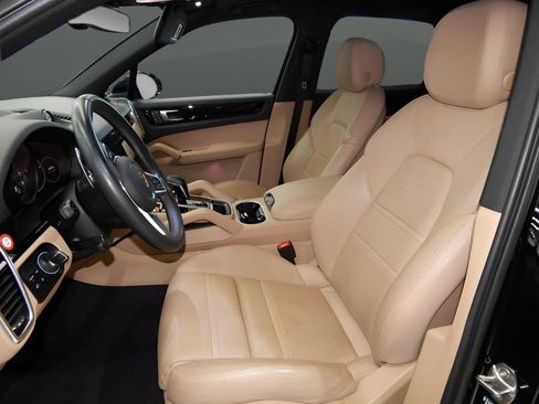 Used 2023 Porsche Cayenne AWD/4WD image 12