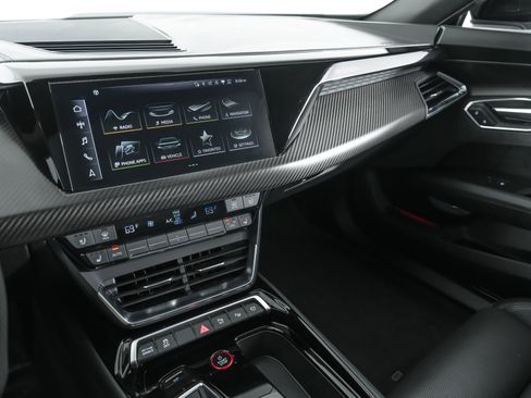 Used 2022 Audi e-tron GT Prestige image 25