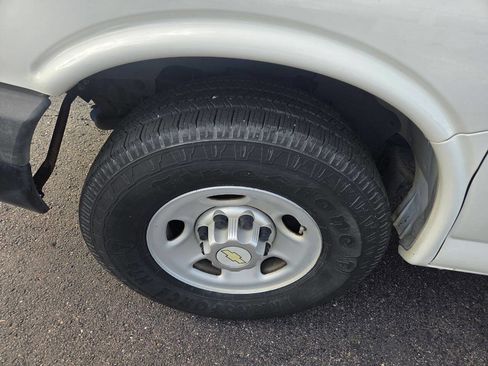 Used 2012 Chevrolet Express 3500 RWD image 12