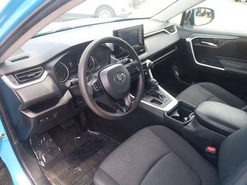 Used 2021 Toyota RAV4 XLE FWD image 9