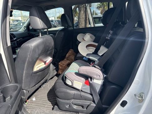 Used 2017 Honda Pilot Touring image 4