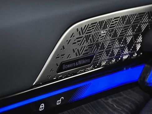 Used 2025 BMW i5 M60 w/ Executive Package image 44