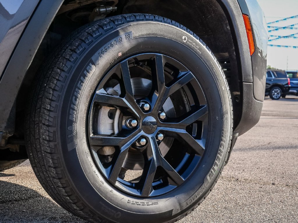 Used 2024 Jeep Grand Cherokee Altitude RWD image 9