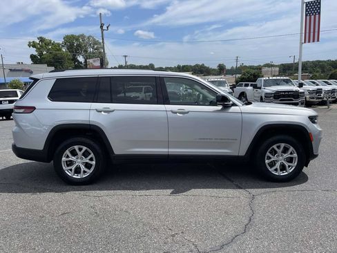 Used 2023 Jeep Grand Cherokee L Limited AWD/4WD image 10
