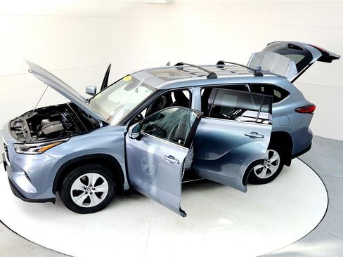 Certified 2021 Toyota Highlander XLE image 22
