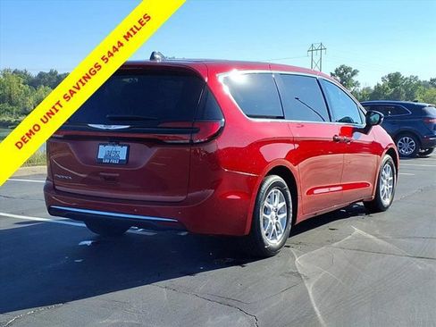 New 2026 Chrysler Pacifica Select FWD image 18