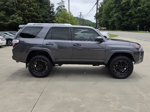 Used 2016 Toyota 4Runner SR5 RWD image 7