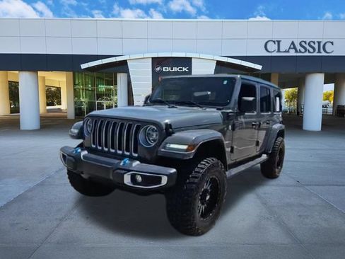 Used 2022 Jeep Wrangler Unlimited Sahara w/ Cold Weather Group AWD/4WD image 3