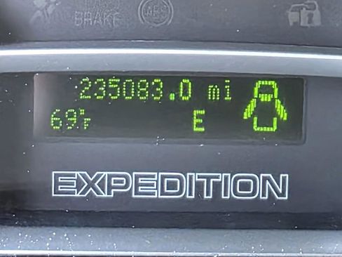 Used 2010 Ford Expedition XLT image 30