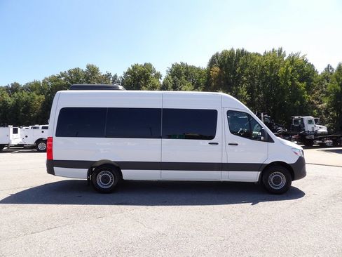 Used 2025 Mercedes-Benz Sprinter 2500 image 9
