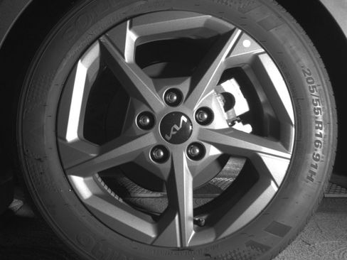 Used 2025 Kia K4 FWD image 19