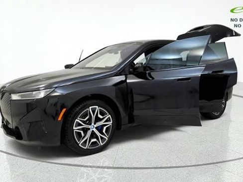 Used 2024 BMW iX xDrive50 w/ Sport Package AWD/4WD image 14