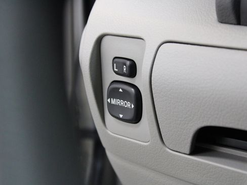 Used 2011 Toyota Camry LE image 34