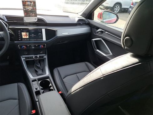 New 2025 Audi Q3 2.0T Premium image 25