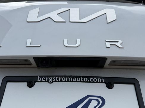 Used 2025 Kia Telluride EX w/ EX Captain's Chair Package AWD/4WD image 11