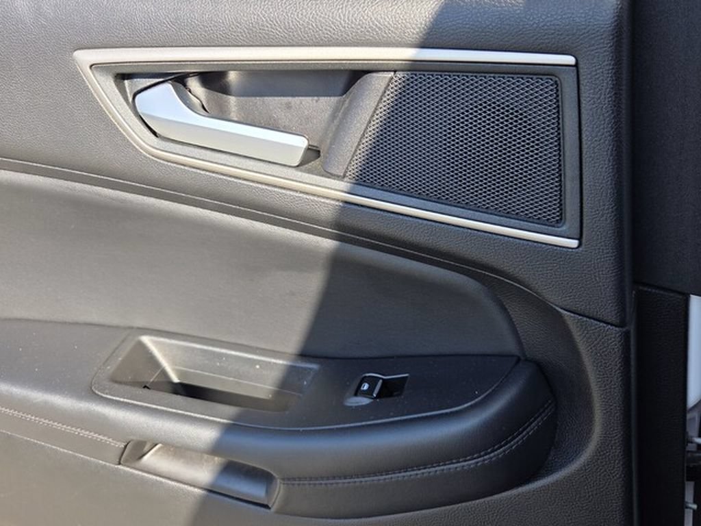 Used 2024 Ford Edge SEL AWD/4WD image 11