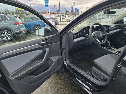 New 2026 Volkswagen Jetta SE FWD image 32