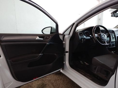 Used 2018 Volkswagen Golf S FWD image 19