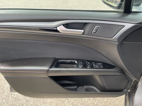 Used 2013 Ford Fusion SE FWD image 13