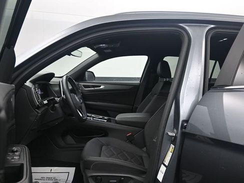 Used 2024 Volkswagen Atlas Cross Sport SE image 6