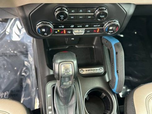 Used 2023 Ford Bronco Wildtrak image 23