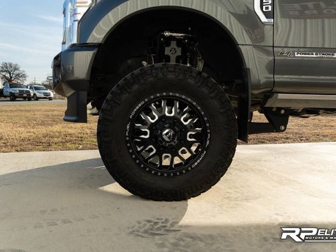 Used 2020 Ford F350 Platinum w/ FX4 Off-Road Package image 23