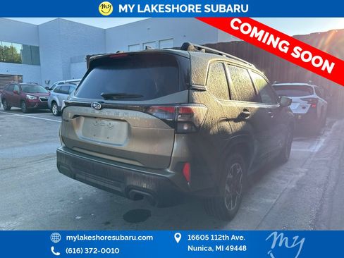 Used 2025 Subaru Forester Premium AWD/4WD image 9