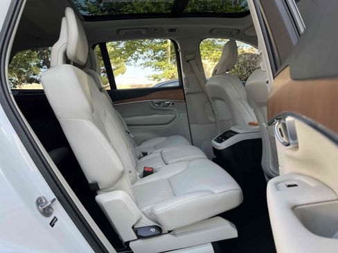 Used 2022 Volvo XC90 T6 Momentum w/ Advanced Package AWD/4WD image 30