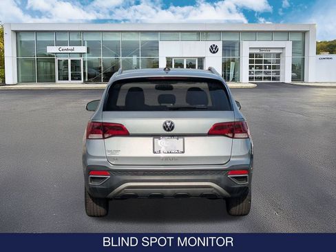 Certified 2022 Volkswagen Taos SE image 7