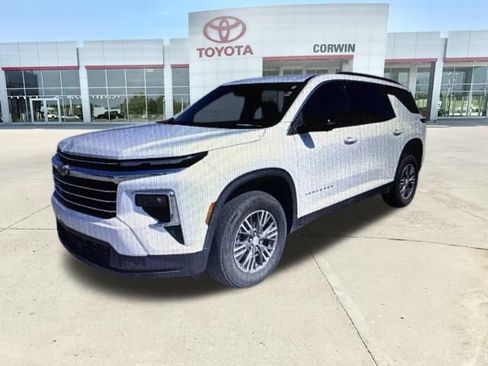 Used 2024 Chevrolet Traverse LT w/ LPO, Floor Liner Package FWD image 2