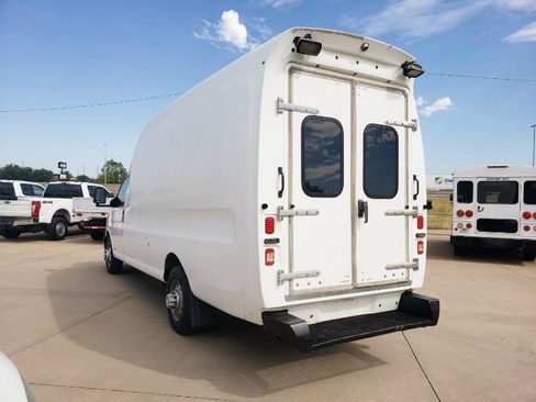 Used 2010 Chevrolet Express 3500 Extended RWD image 9