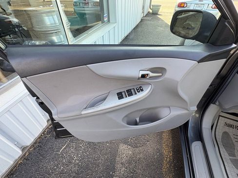 Used 2013 Toyota Corolla LE FWD image 8