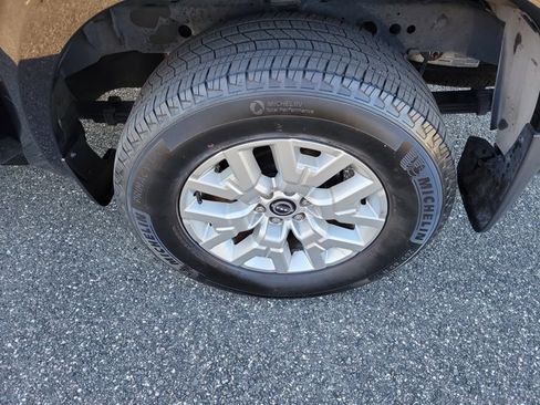 Used 2023 Nissan Frontier SV w/ SV Convenience Package image 6