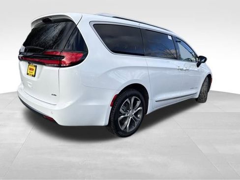 New 2026 Chrysler Pacifica Pinnacle image 7